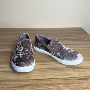 Steve Madden suede slip on shoes